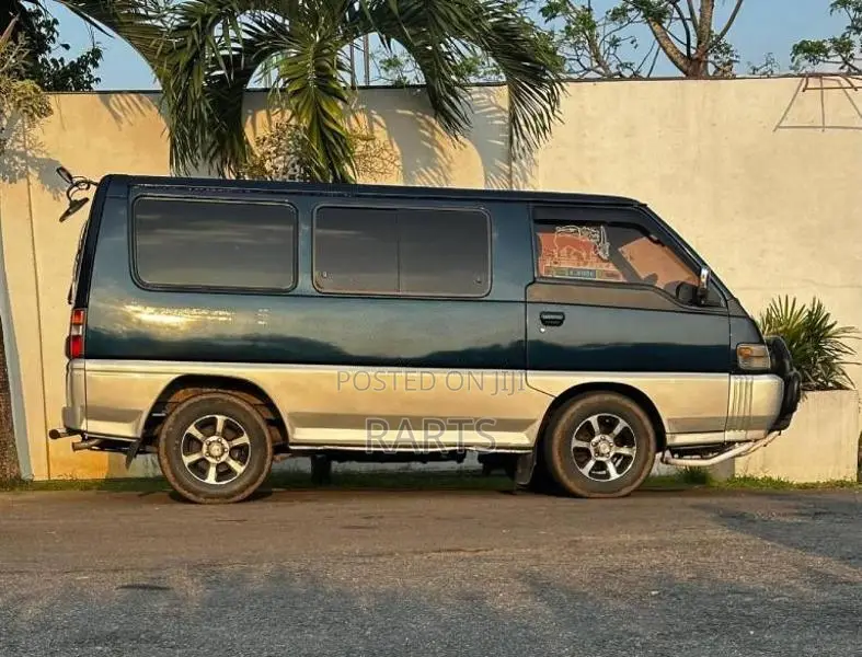 Mitsubishi PO5 2004 Van (Used)