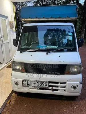 Mitsubishi MiniCab 2010 Lorry (Used)