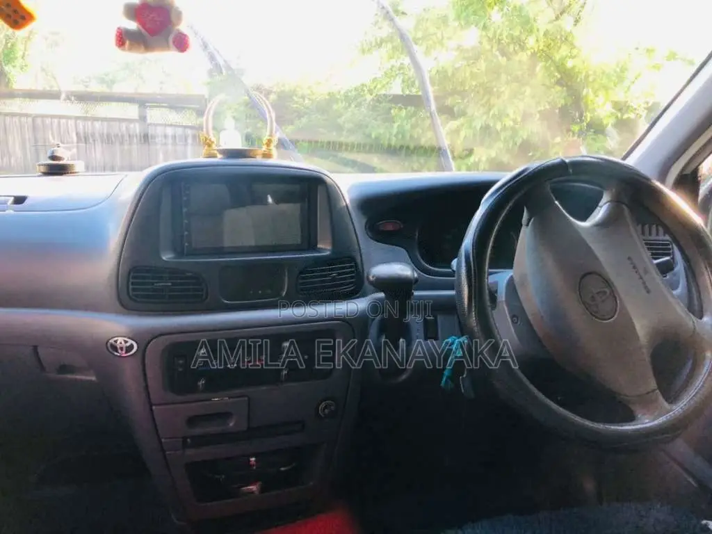 Toyota Noah 1999 Van (Used)