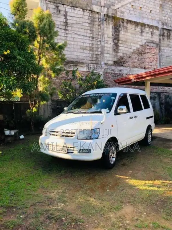 Toyota Noah 1999 Van (Used)
