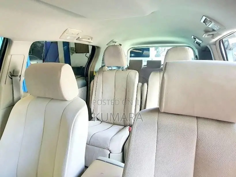 Toyota Estima 2009 Van (Used)