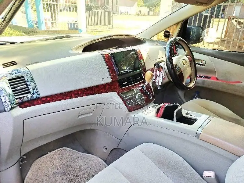 Toyota Estima 2009 Van (Used)
