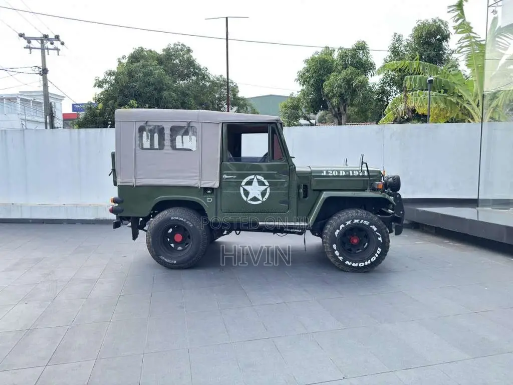 Mitsubishi 4DR5 J20D 1971 SUV (Used)