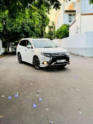 Mitsubishi Outlander PHEV Premium 2015 SUV (Used)