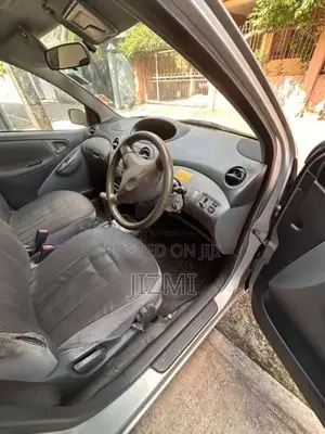 Toyota Vitz 2001 Car (Used)