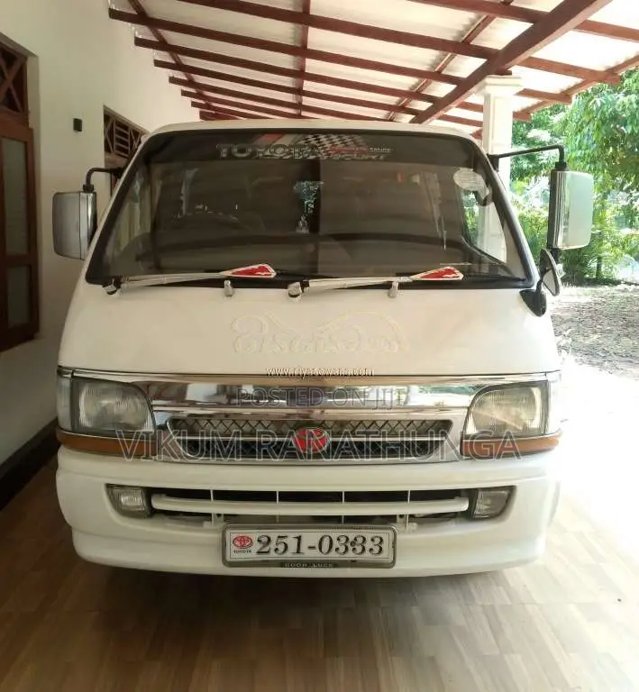 Toyota Dolphin 1996 Van (Used)