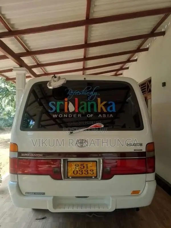 Toyota Dolphin 1996 Van (Used)