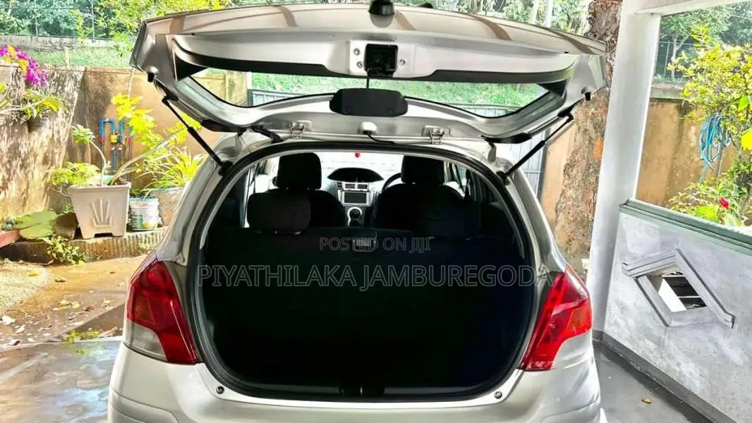 Toyota Vitz 2007 Car (Used)