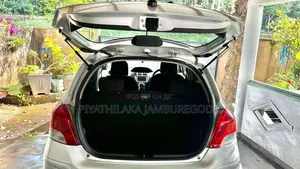 Toyota Vitz 2007 Car (Used)