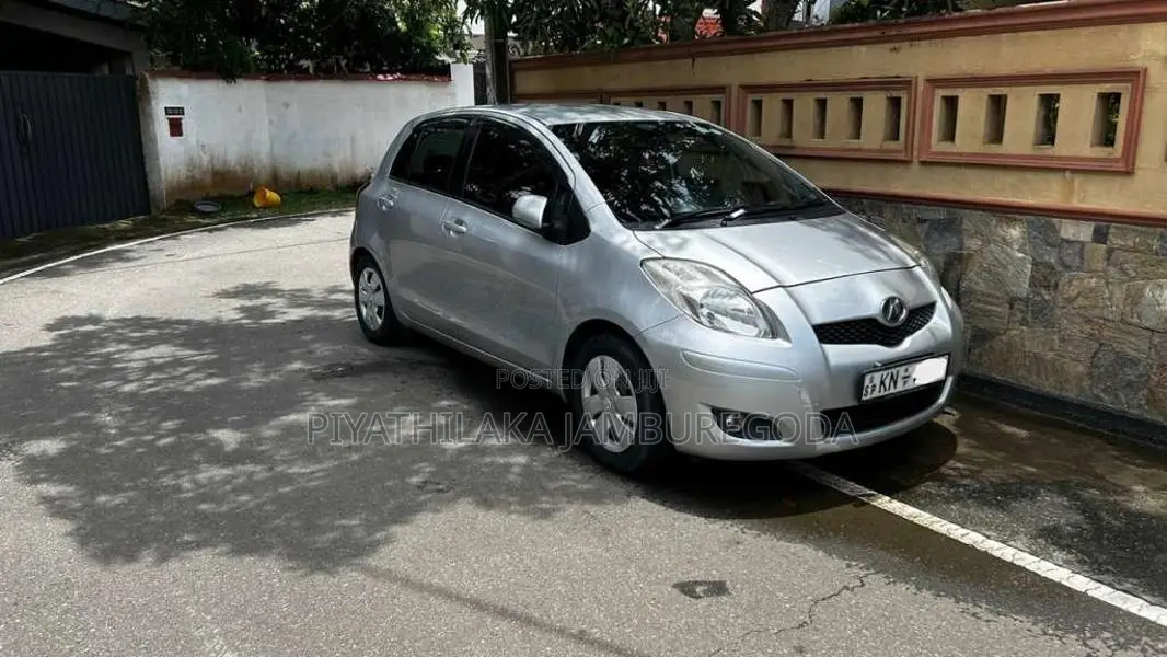 Toyota Vitz 2007 Car (Used)