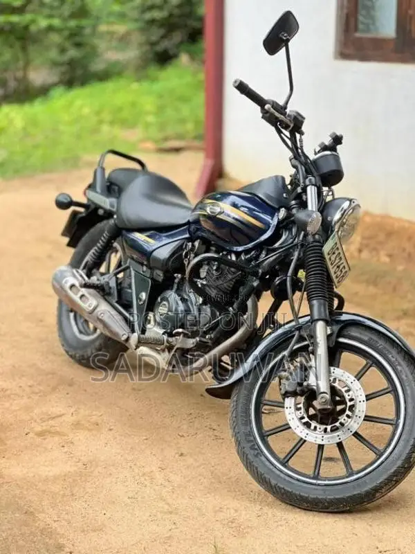 Bajaj Average 2017 Motorbike (Used)