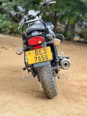Bajaj Average 2017 Motorbike (Used)