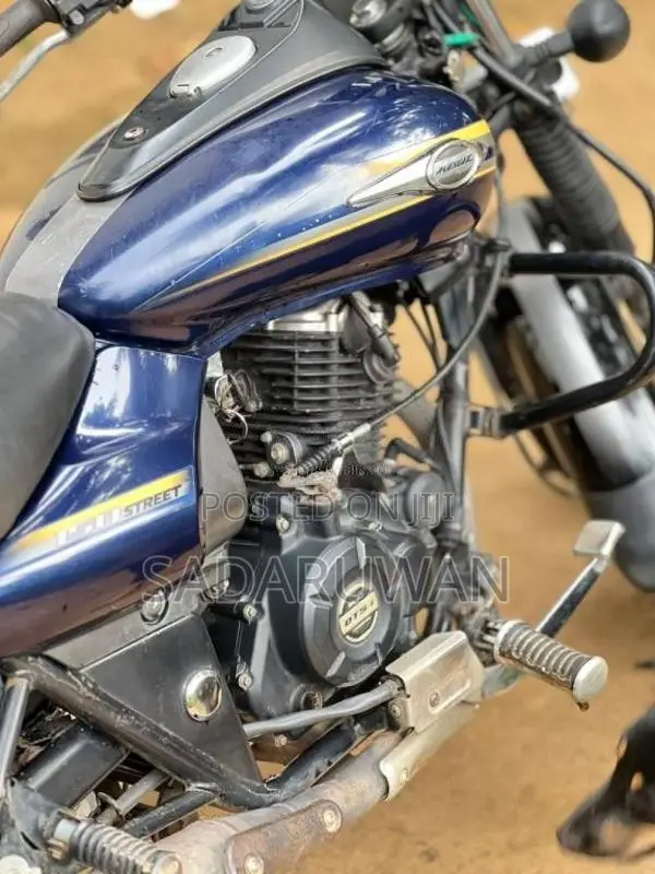 Bajaj Average 2017 Motorbike (Used)