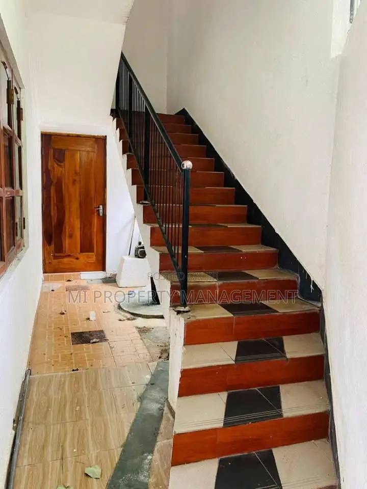 8bdrm House in Mi Properties, Dehiwala for sale