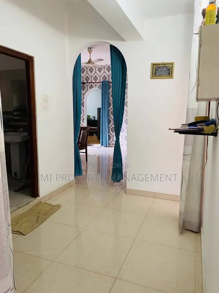 8bdrm House in Mi Properties, Dehiwala for sale