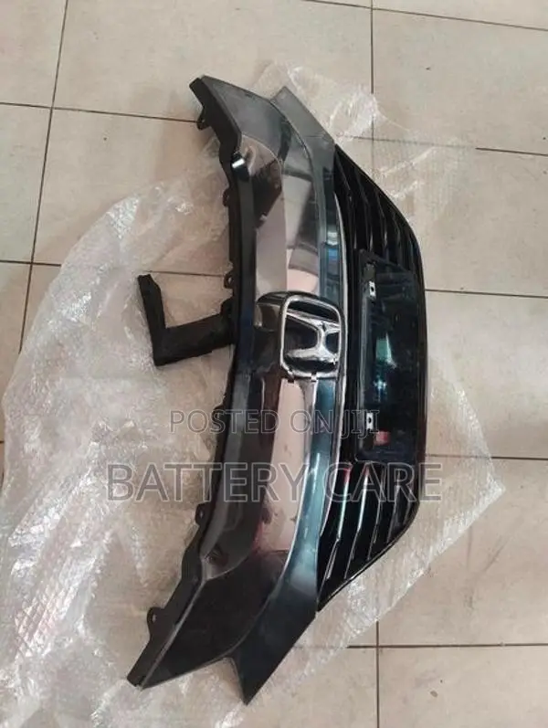 HONDA VEZAL RU3 FRONT SHELL