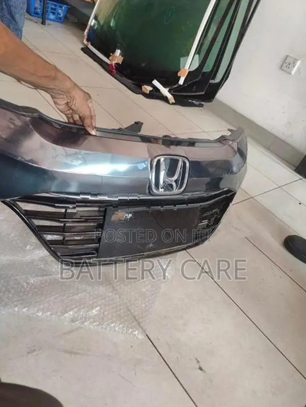 HONDA VEZAL RU3 FRONT SHELL
