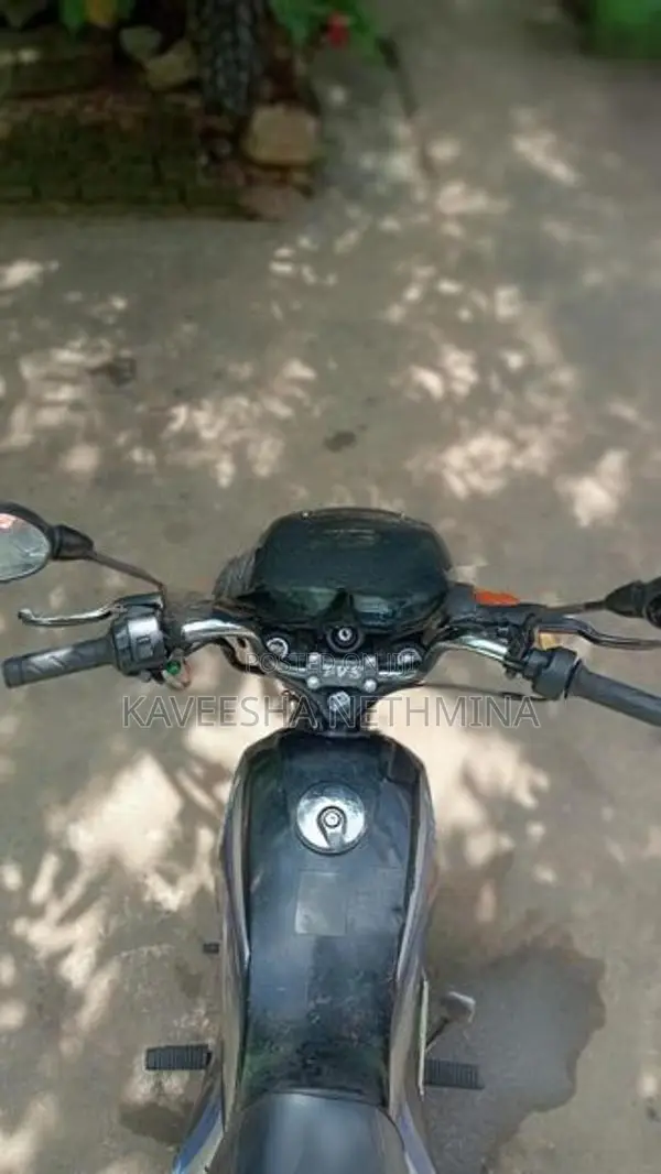 TVS Victor 2004