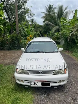 Toyota Corolla L Touring 2000