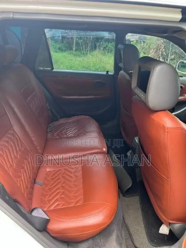 Toyota Corolla L Touring 2000
