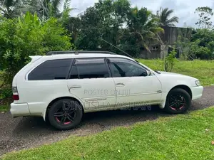 Toyota Corolla L Touring 2000