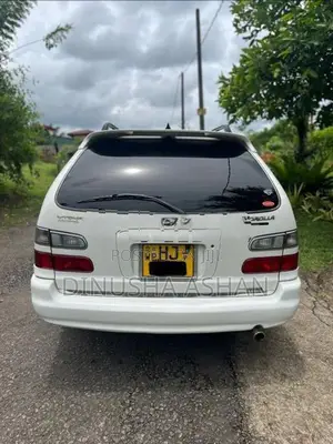 Toyota Corolla L Touring 2000