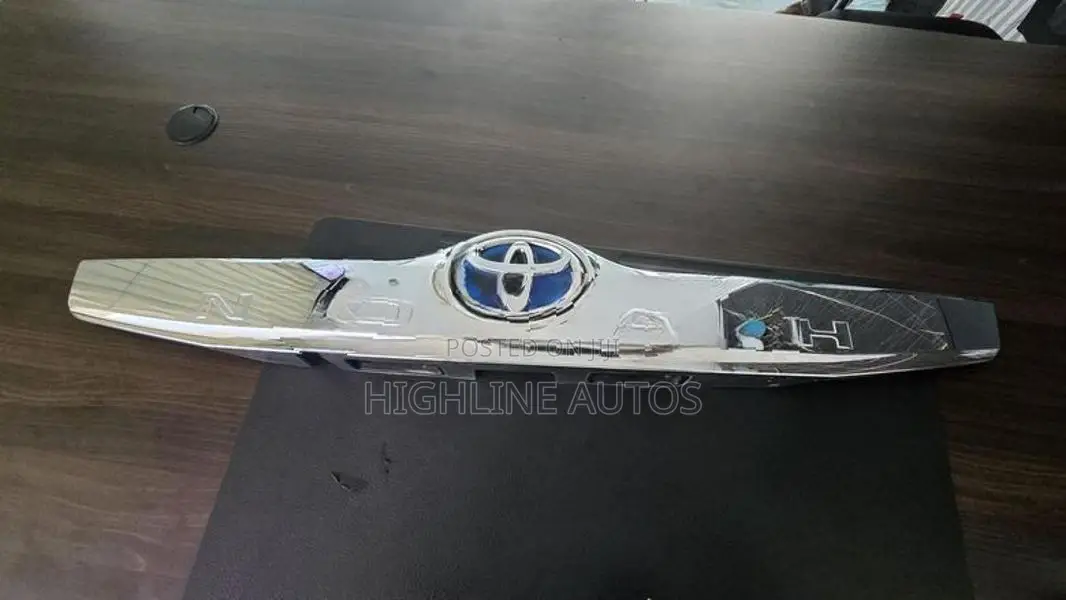 Noah rear tailgate garnish panel