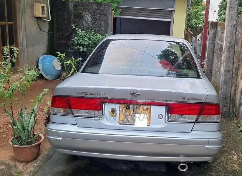 Nissan Sunny 2000