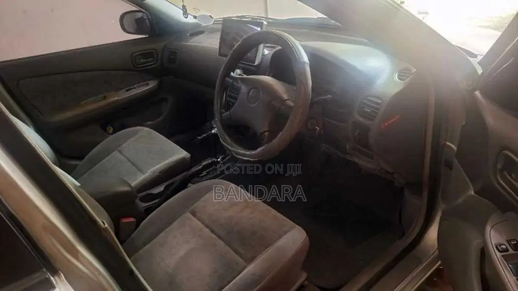 Nissan Sunny 2000