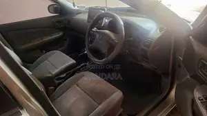 Nissan Sunny 2000