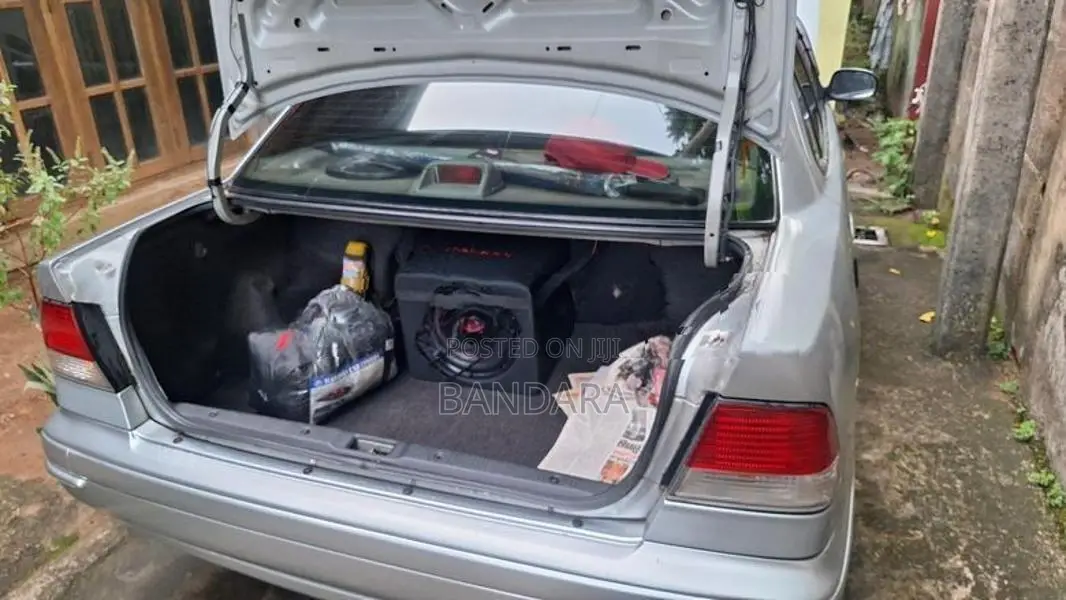 Nissan Sunny 2000