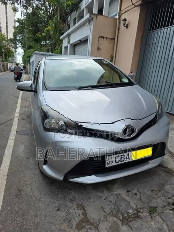 Toyota Vitz 2015