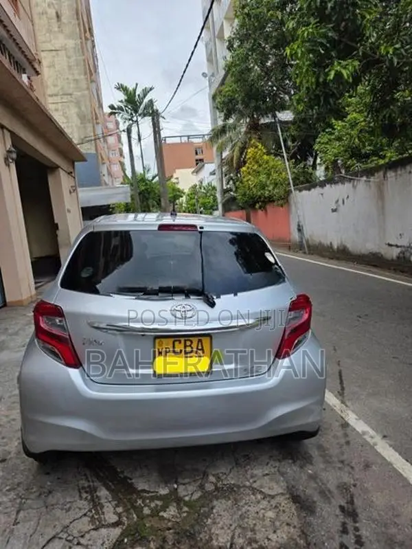 Toyota Vitz 2015