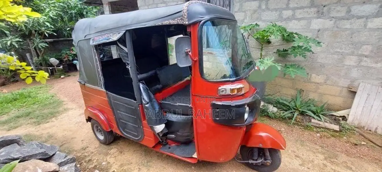 Bajaj RE 2018