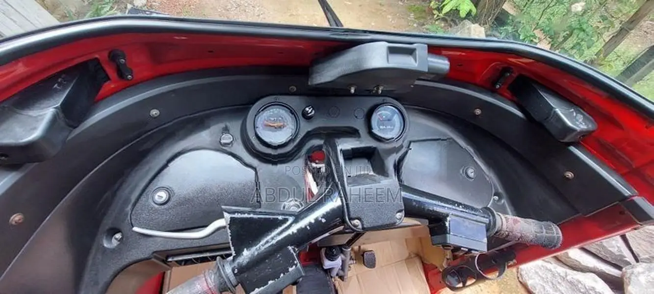 Bajaj RE 2018