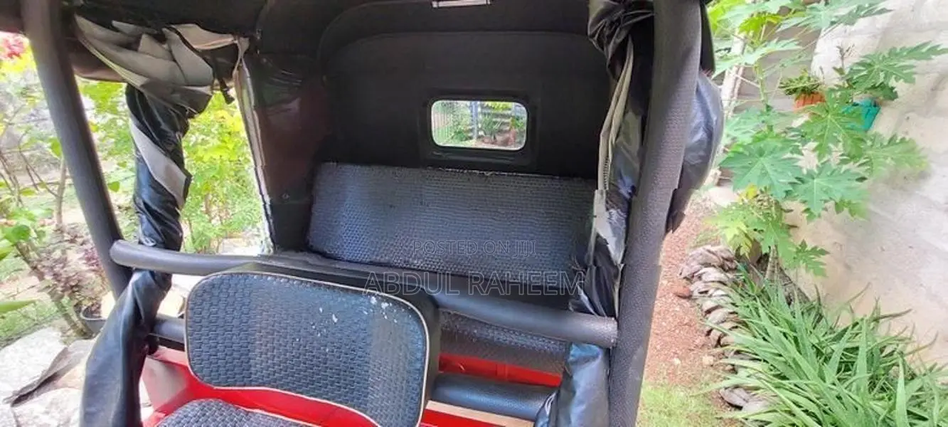 Bajaj RE 2018