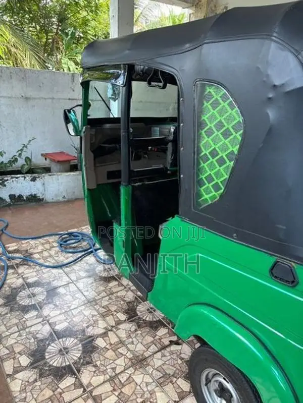 Bajaj RE 2025