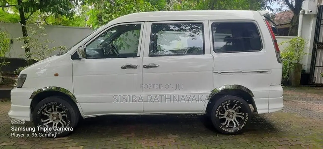 Toyota Noah KR42 2000