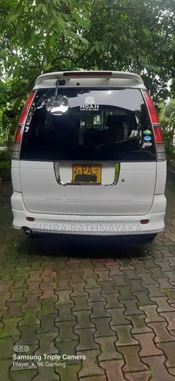Toyota Noah KR42 2000