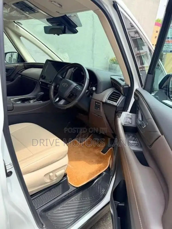 Toyota Alphard Executive Lounge 2025
