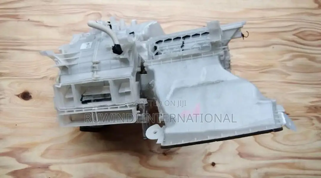 Toyota Aqua NHP10 Cooler Box