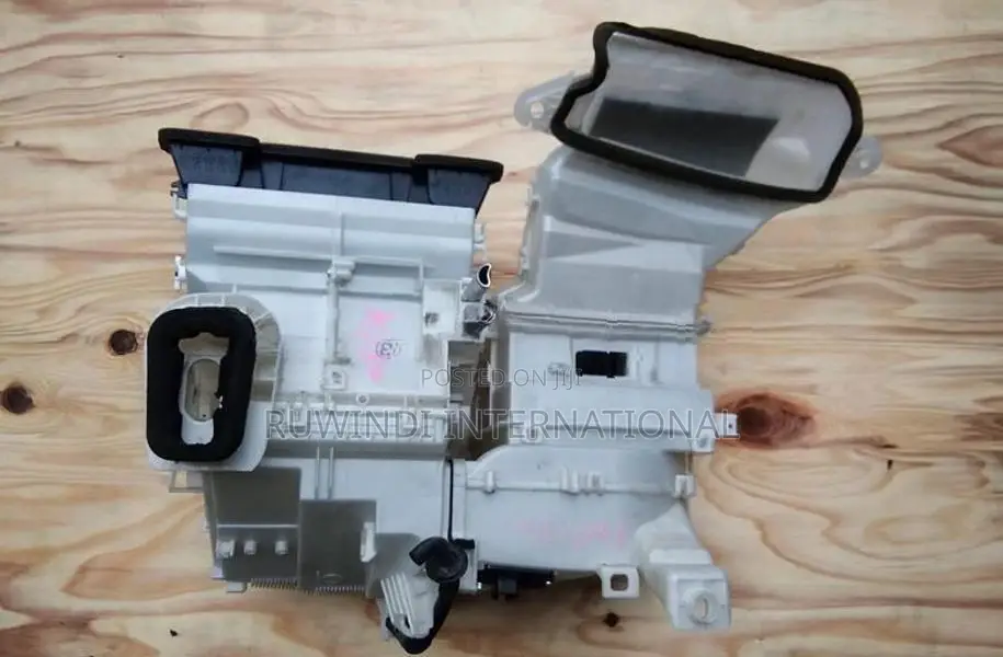 Toyota Vitz KSP130 Cooler Box