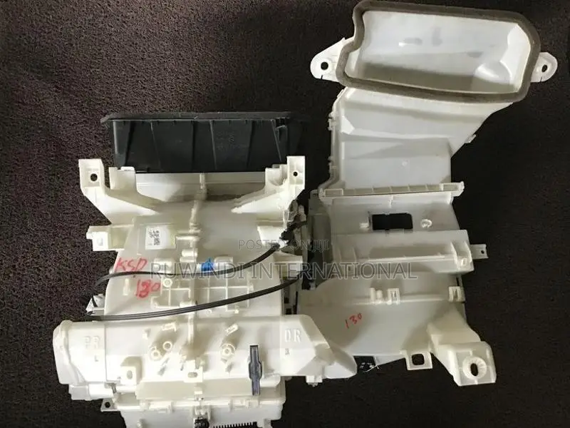 Toyota Vitz KSP130 Cooler Box