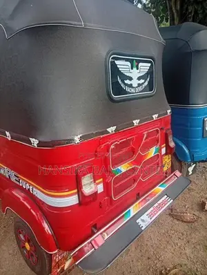 Bajaj RE 2016