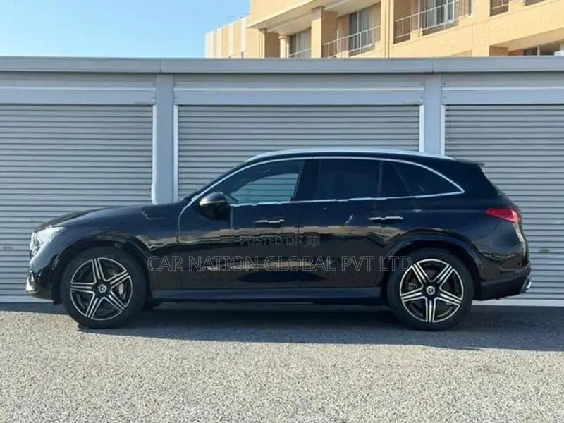 Mercedes Benz GLC 350e 2025