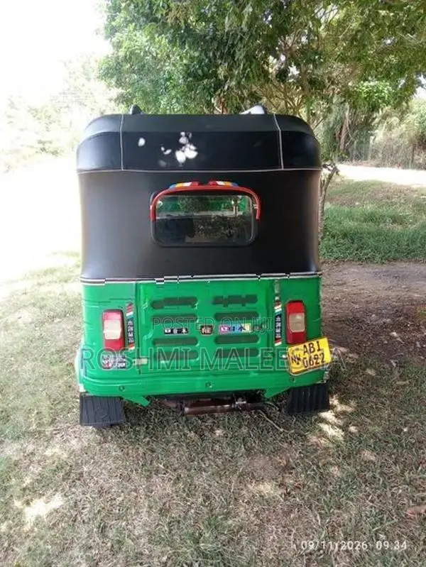 Bajaj RE 2015