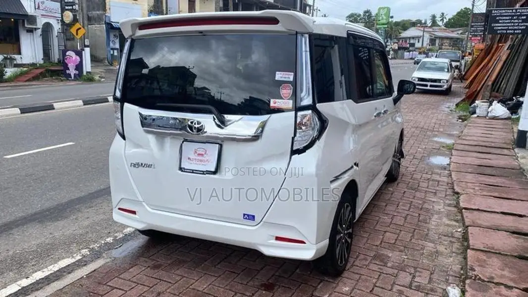 Toyota Roomy Custom G 2024