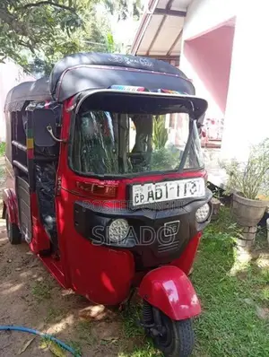 Bajaj RE 2019