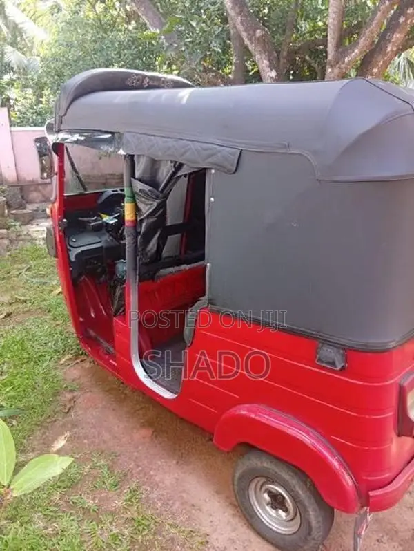 Bajaj RE 2019