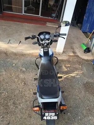 Bajaj CT100 2025